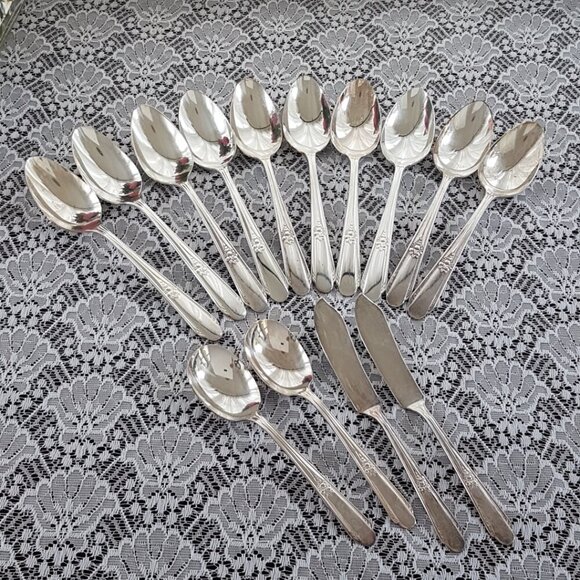 Vtg 1937 WM Rogers Hiawatha Memory 44-Piece Silver Plated Flatware Set for 10 - Picture 10 of 13